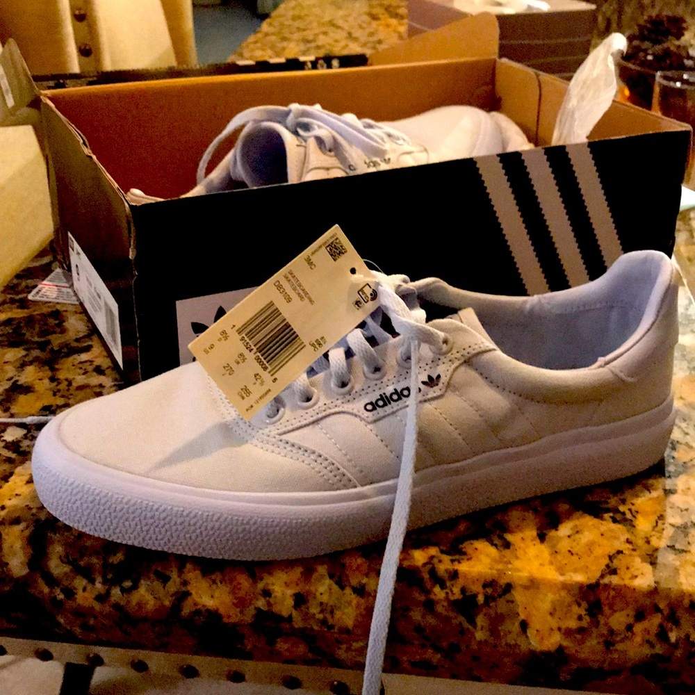 Light blue Men’s adidas sneakers BRAND NEW Size 9